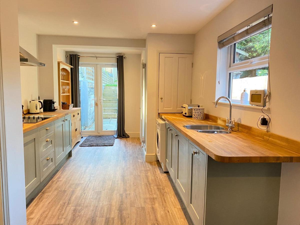 Holiday home Luxurious Victorian With Parking Sleeps Six