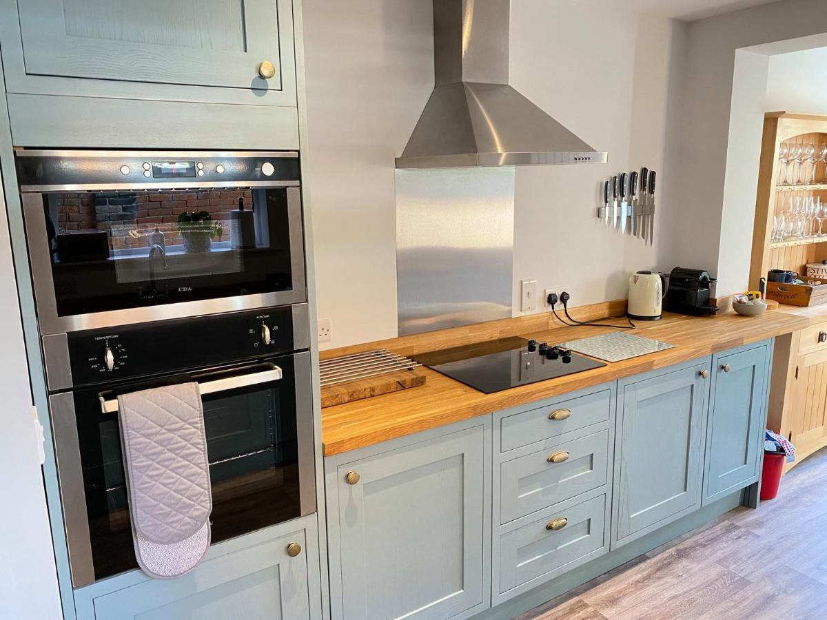 Holiday home Luxurious Victorian With Parking Sleeps Six *