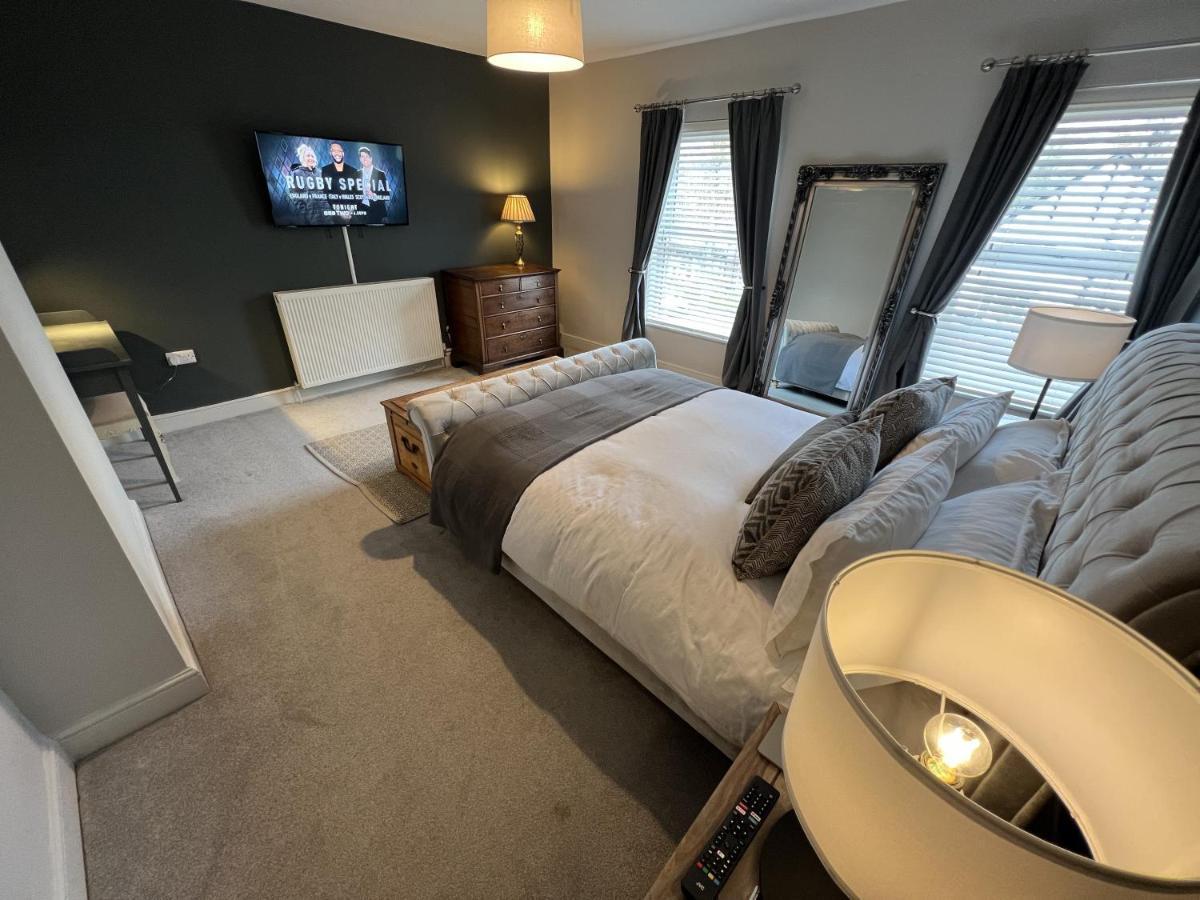 Holiday home Luxurious Victorian With Parking Sleeps Six
