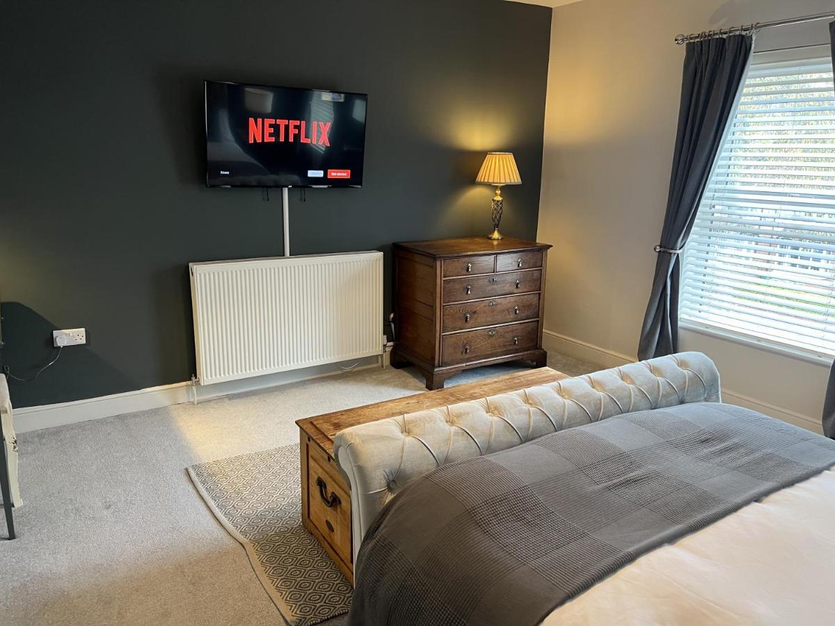 Luxurious Victorian With Parking Sleeps Six Holiday home